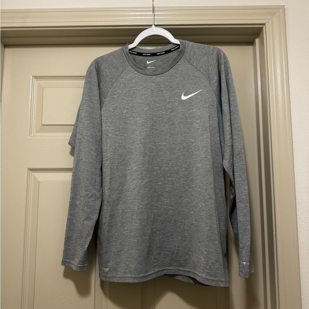 Nike Men’s swim Long-Sleeve Dri-FIT Training Tee — Gray medium
